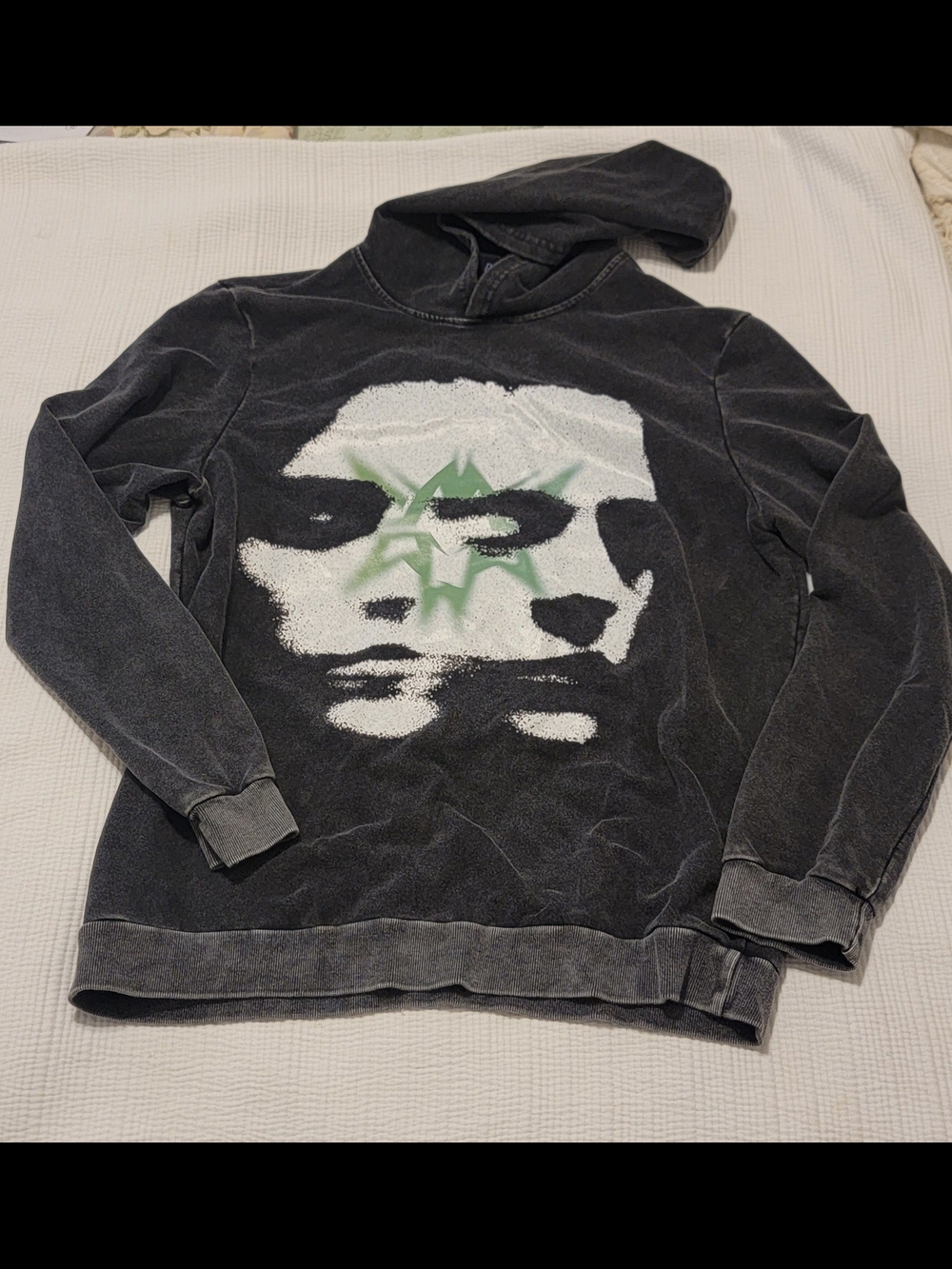 ROMWE Gray Pullover Hoodie with White Face Graphic SIZE medium